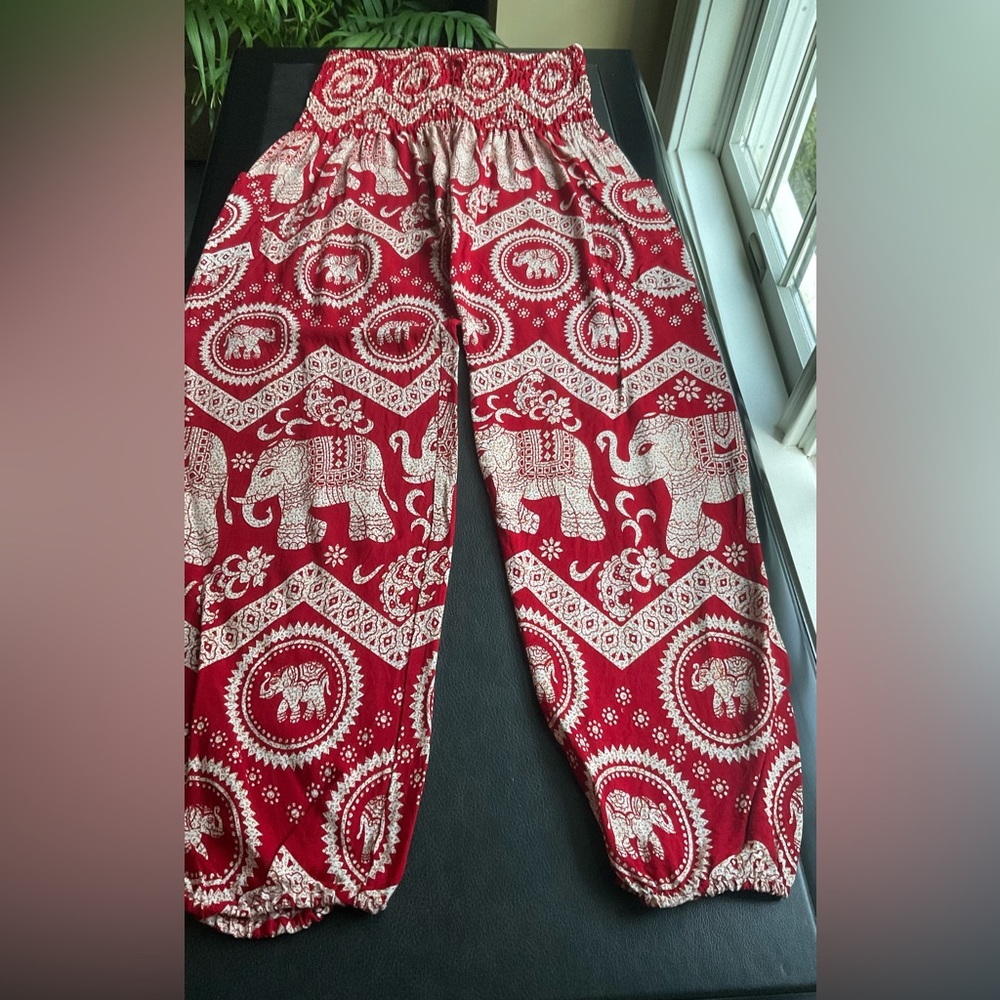 Women’s size S/M Elephant Print casual stretch smocking waist w/ pockets